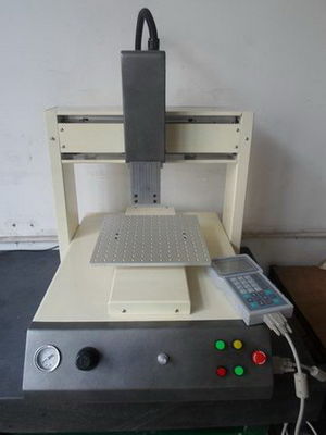 ভিএস -400 400 * 400cm স্বয়ংক্রিয় 3 Axi স্বয়ংক্রিয় ডেস্কটপ রজন Dispenising রোবট